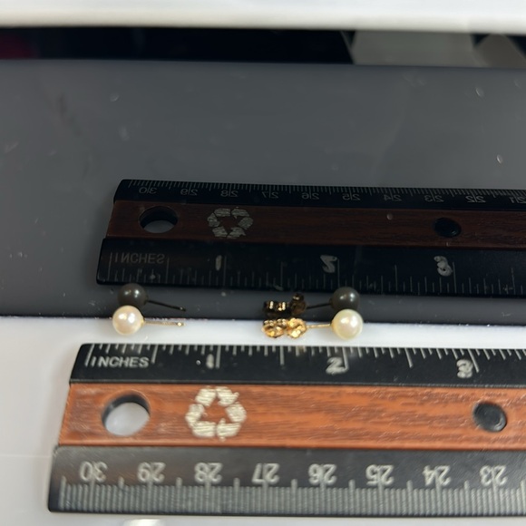 14KT Gold Akoya Pearls Necklace & Pearl Earrings Set - Picture 5 of 11